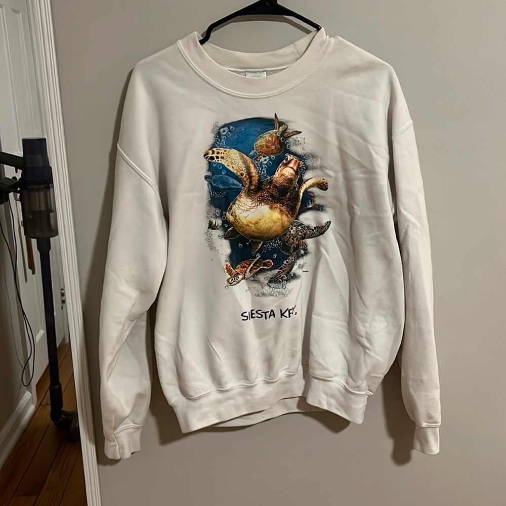 Campy tourist crew neck